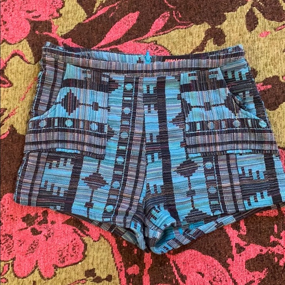 Geometric pattern high-waist shorts with pockets - Picture 2 of 4